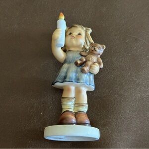 Goebel Hummel Signed #2094 Christmas Wish "Ich Mach' Licht" Exclusive Edition 4"